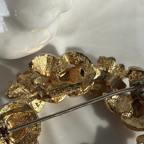 KRAMER TWO-TONE RHINESTONE FLORAL WREATH BROOCH - Picture 7 of 7